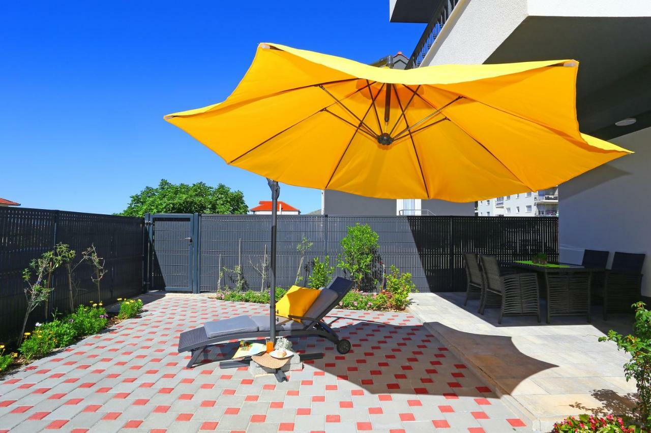 Sunny 4**** Luxury Apart With Garden In Center Apartman Trogir Kültér fotó