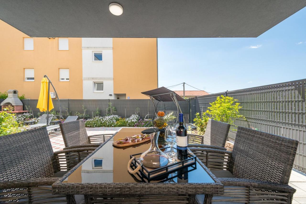 Sunny 4**** Luxury Apart With Garden In Center Apartman Trogir Kültér fotó